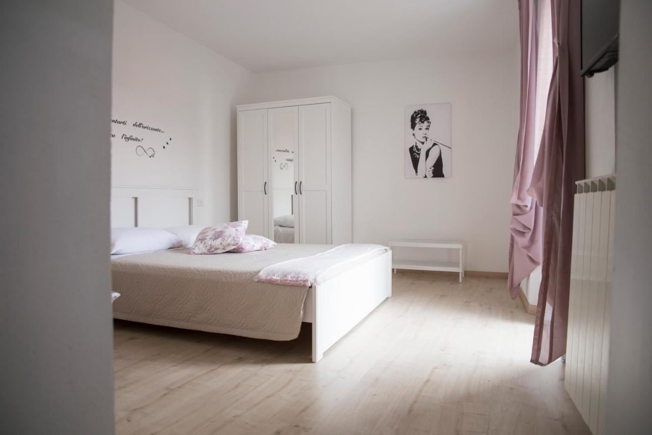 Il Nido Di Tiffany Apartment Massino Visconti ภายนอก รูปภาพ