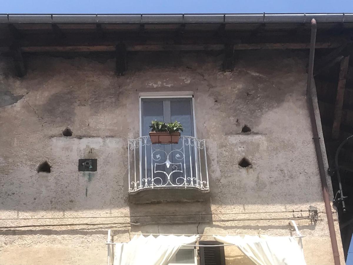 Il Nido Di Tiffany Apartment Massino Visconti ภายนอก รูปภาพ